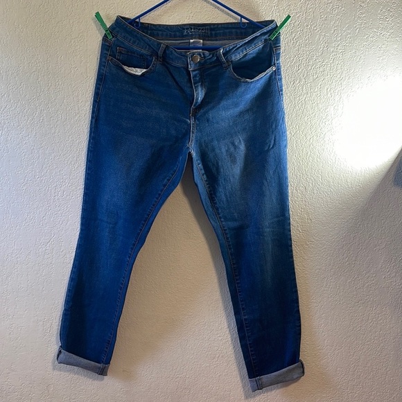 Roebuck and Co. Excellent used condition
Slim straight
Color- blue inseam 27 - Picture 1 of 2